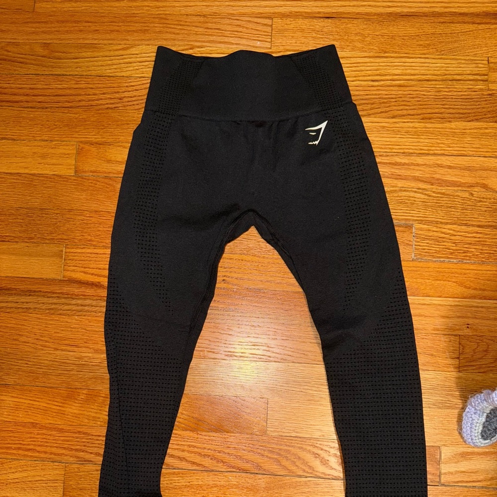 Black gym shark leggings size small